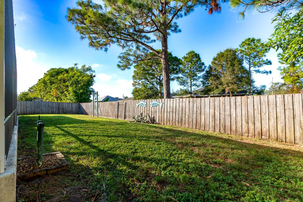 425 SW Dahled Avenue