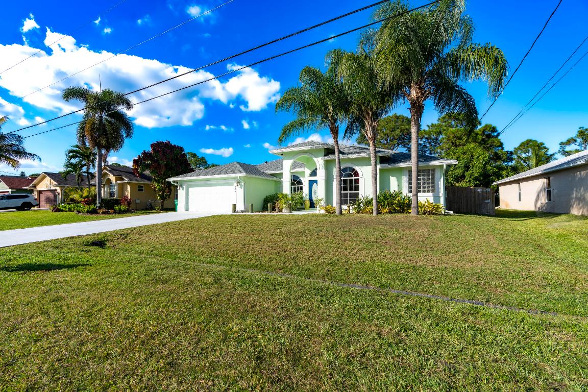 425 SW Dahled Avenue