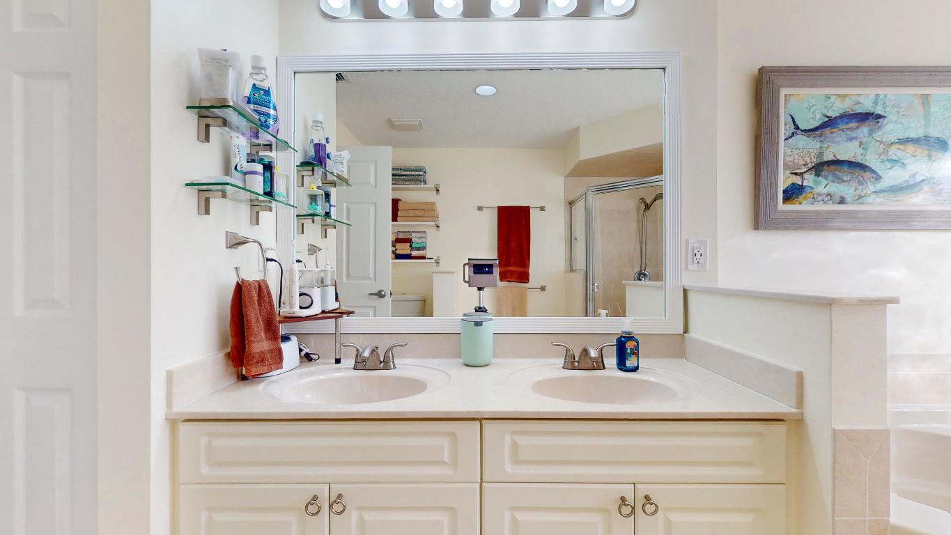 425 SW Dahled Avenue