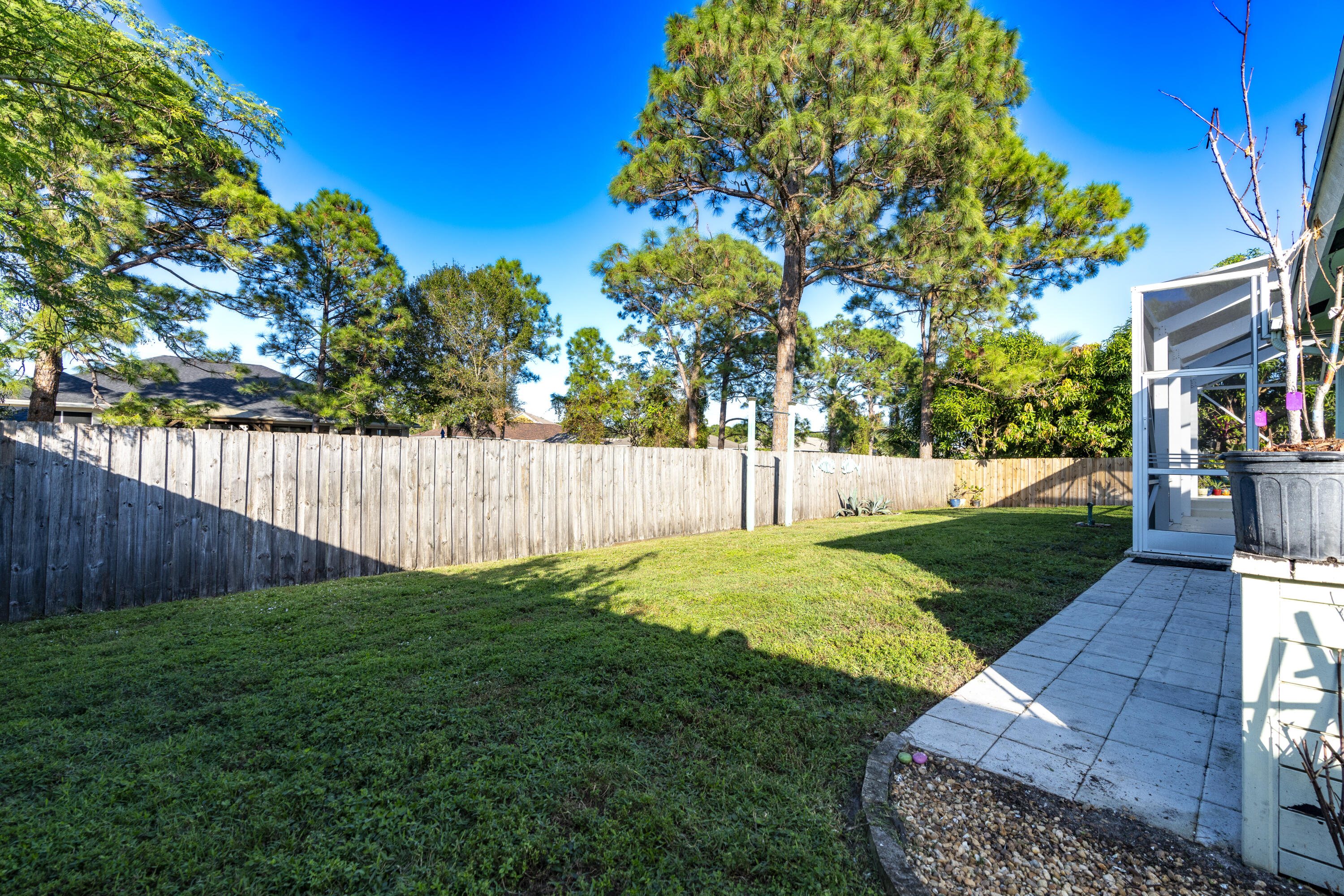 425 SW Dahled Avenue