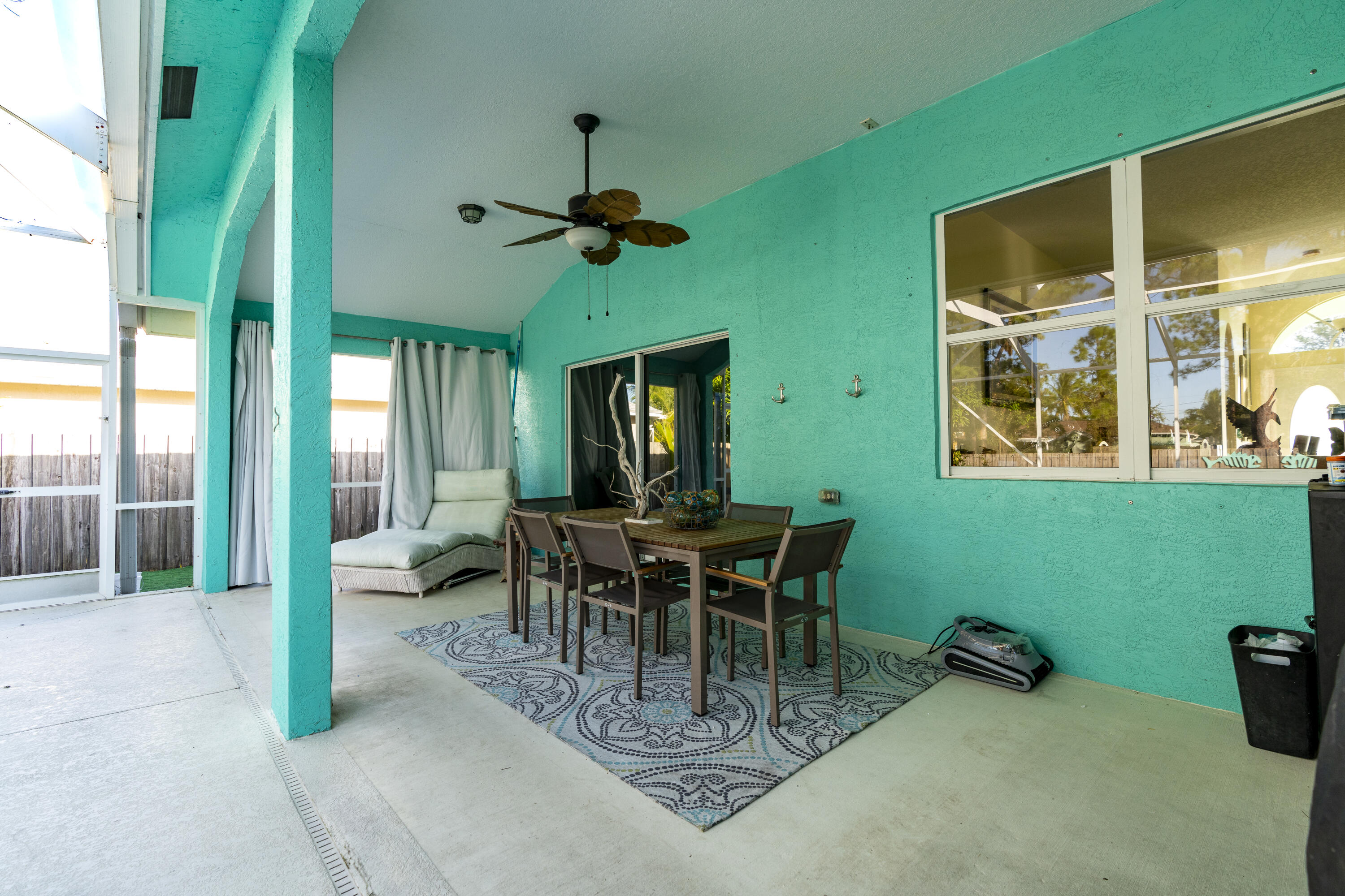 425 SW Dahled Avenue