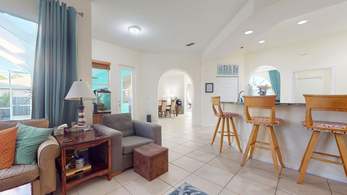 425 SW Dahled Avenue