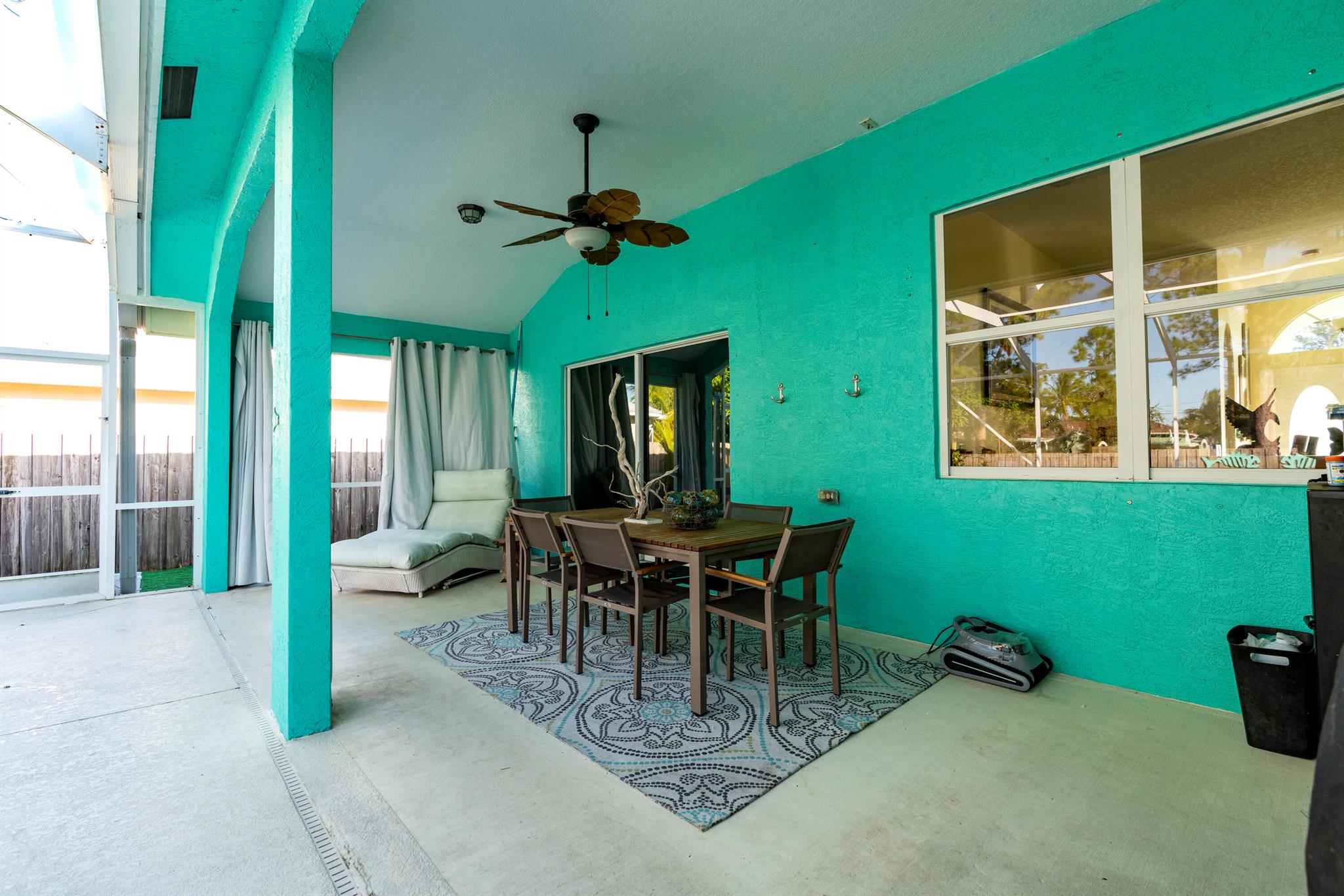 425 SW Dahled Avenue