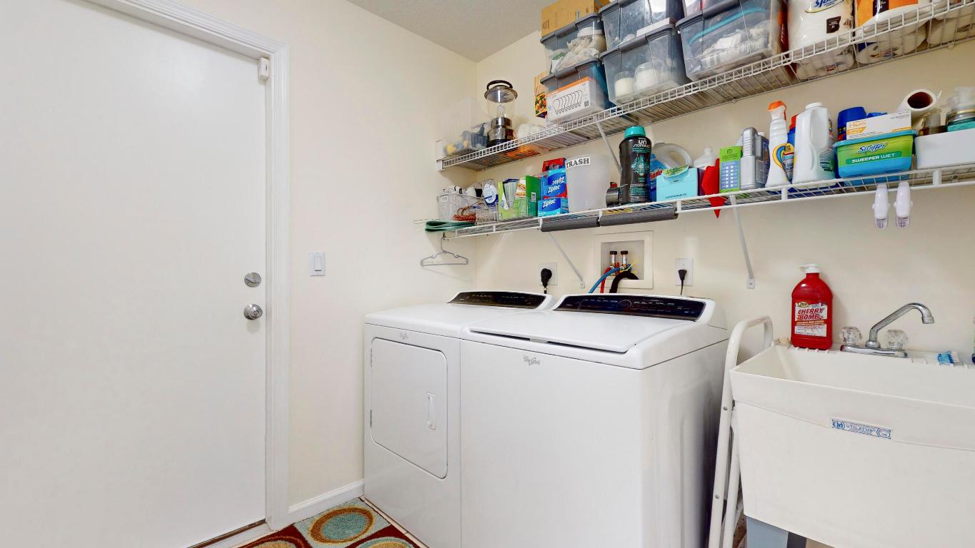 425 SW Dahled Avenue