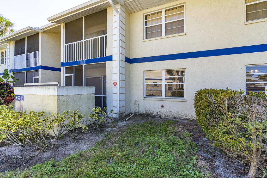 1530 SE Royal Green Circle N105
