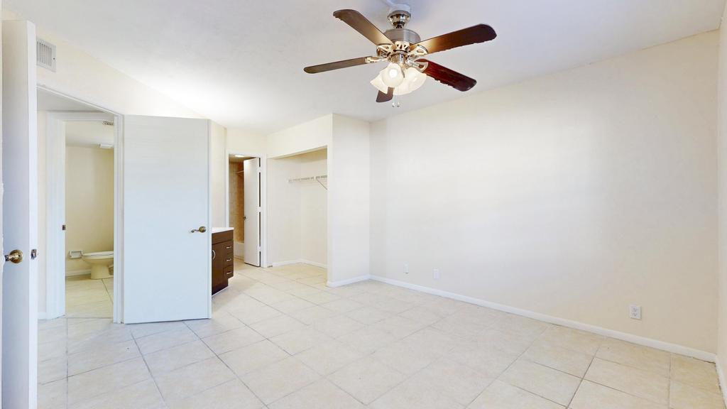 1530 SE Royal Green Circle N105