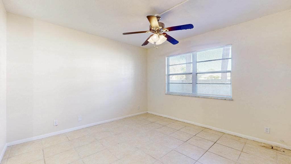 1530 SE Royal Green Circle N105