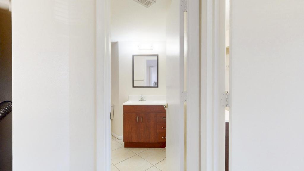 1530 SE Royal Green Circle N105