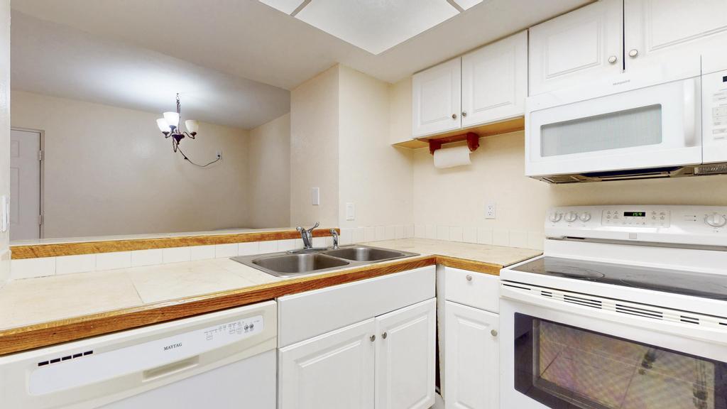 1530 SE Royal Green Circle N105