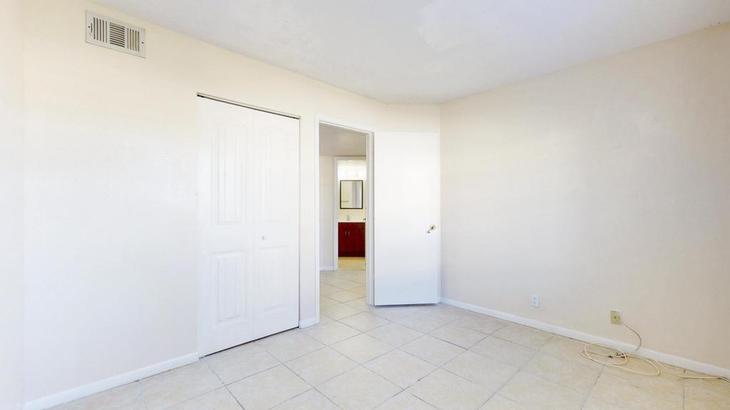 1530 SE Royal Green Circle N105