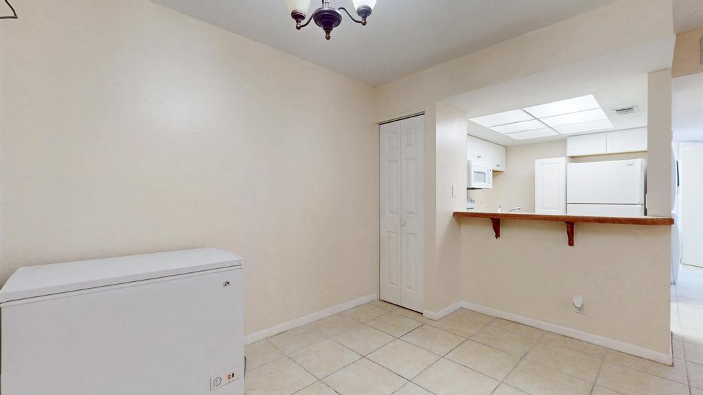 1530 SE Royal Green Circle N105