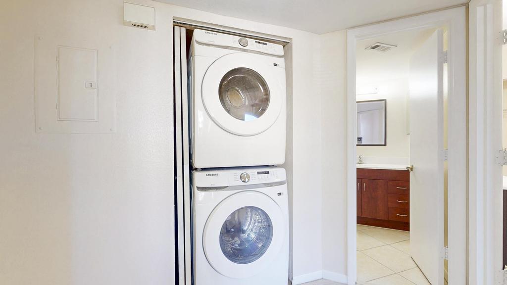 1530 SE Royal Green Circle N105