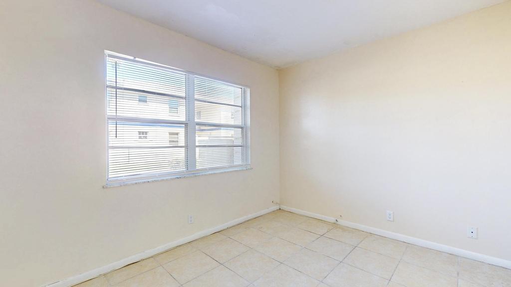 1530 SE Royal Green Circle N105
