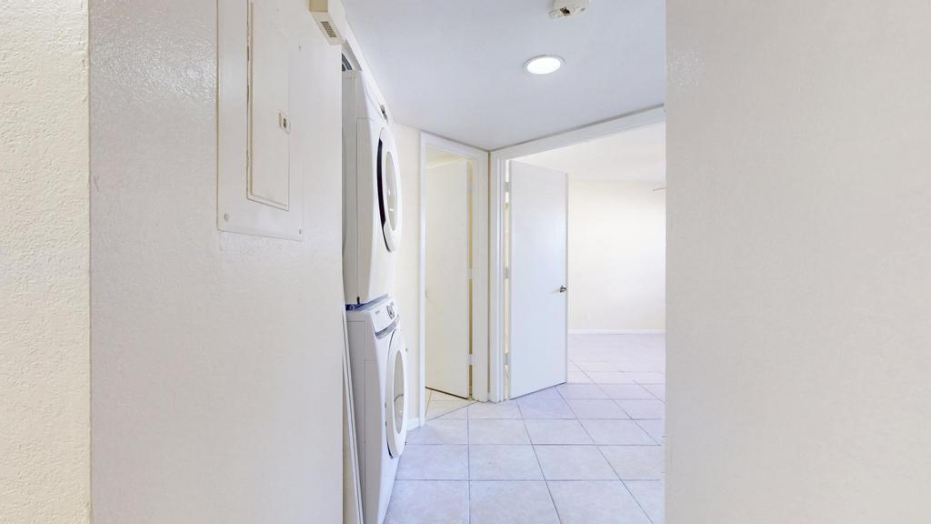 1530 SE Royal Green Circle N105