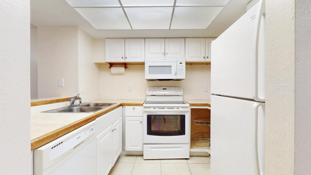 1530 SE Royal Green Circle N105