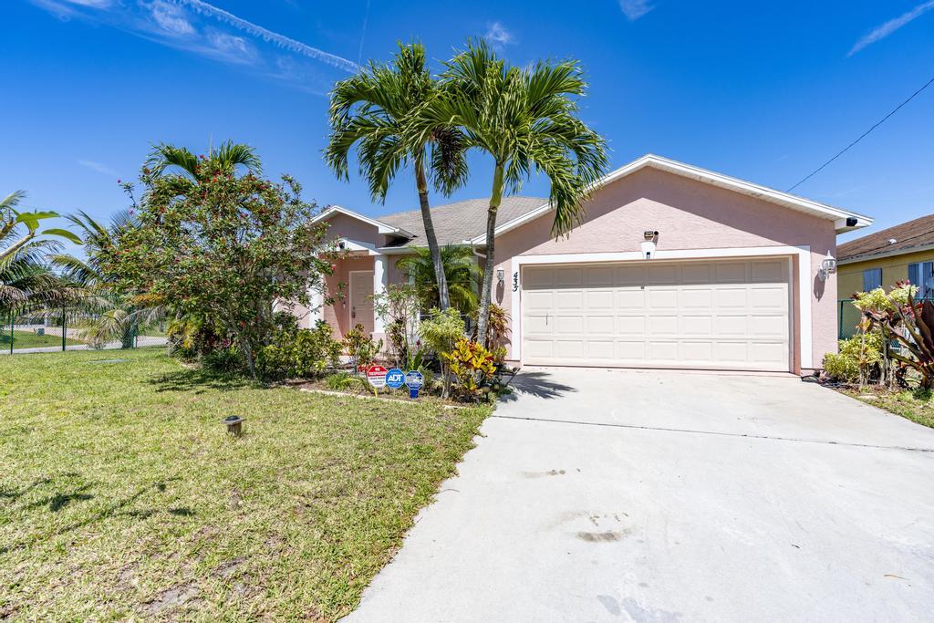 435 SW Ridgecrest Drive