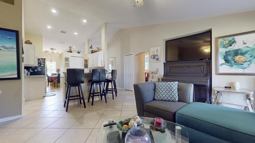 435 SW Ridgecrest Drive