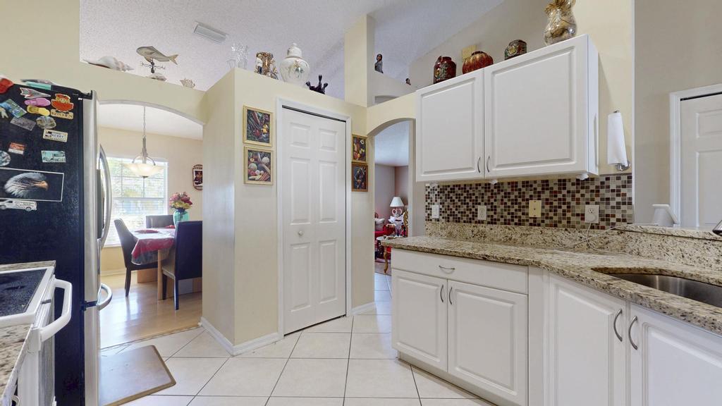 435 SW Ridgecrest Drive