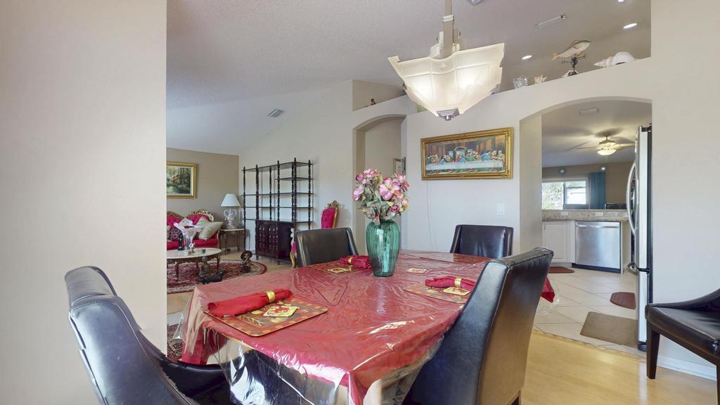 435 SW Ridgecrest Drive
