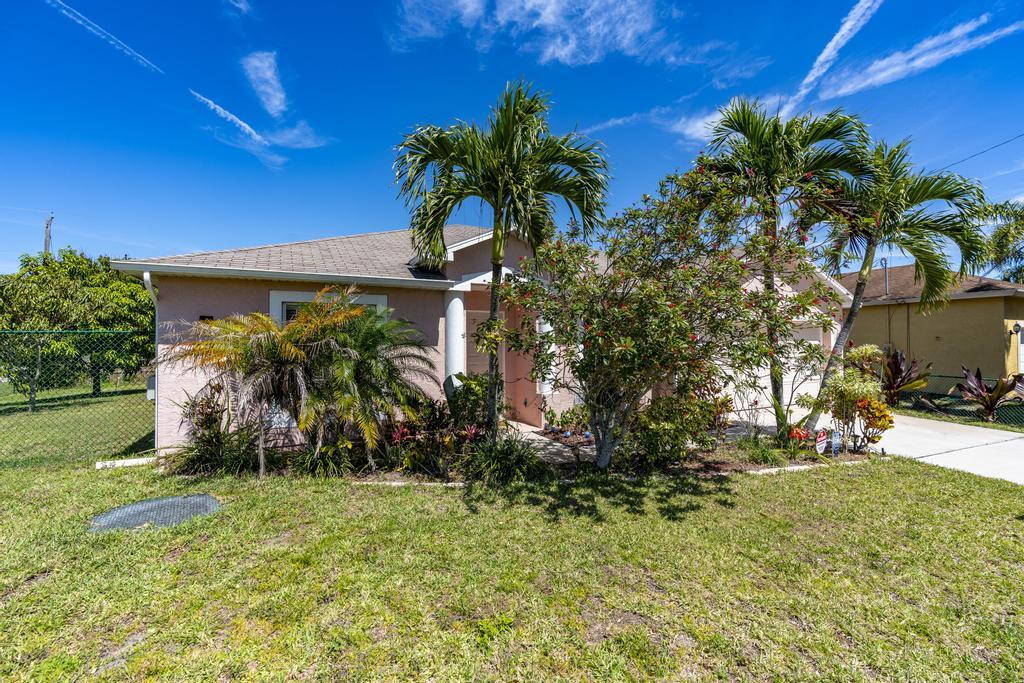 435 SW Ridgecrest Drive
