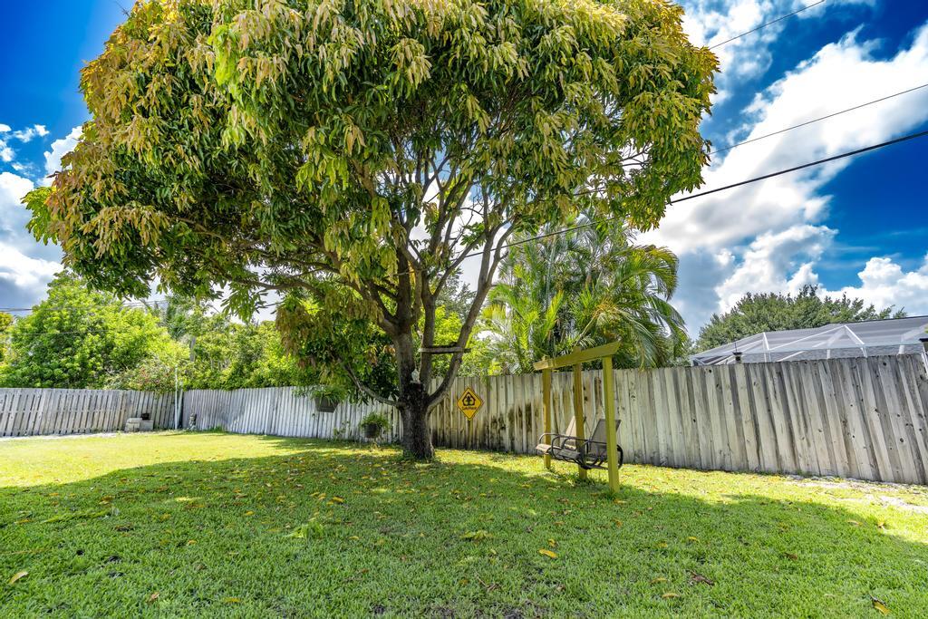 2569 SE Grand Drive