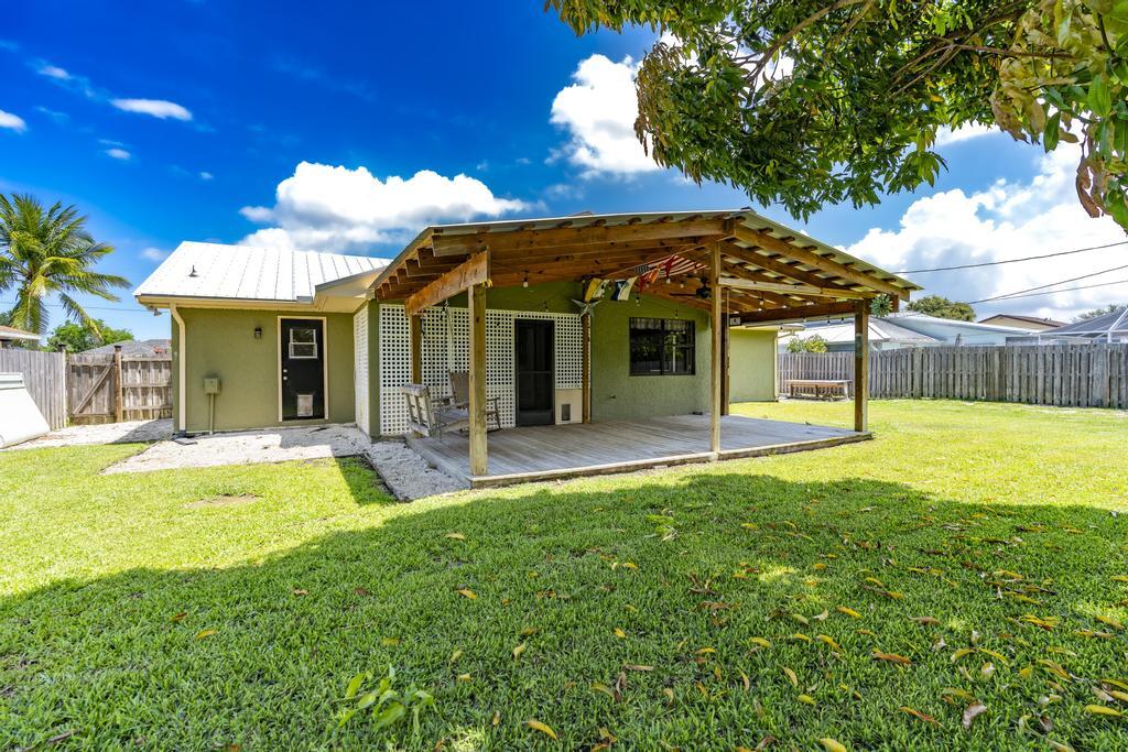 2569 SE Grand Drive