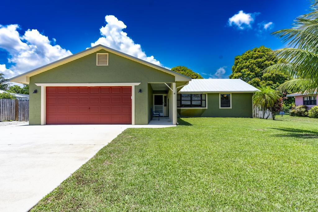 2569 SE Grand Drive