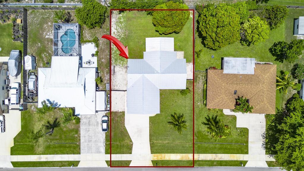 2569 SE Grand Drive