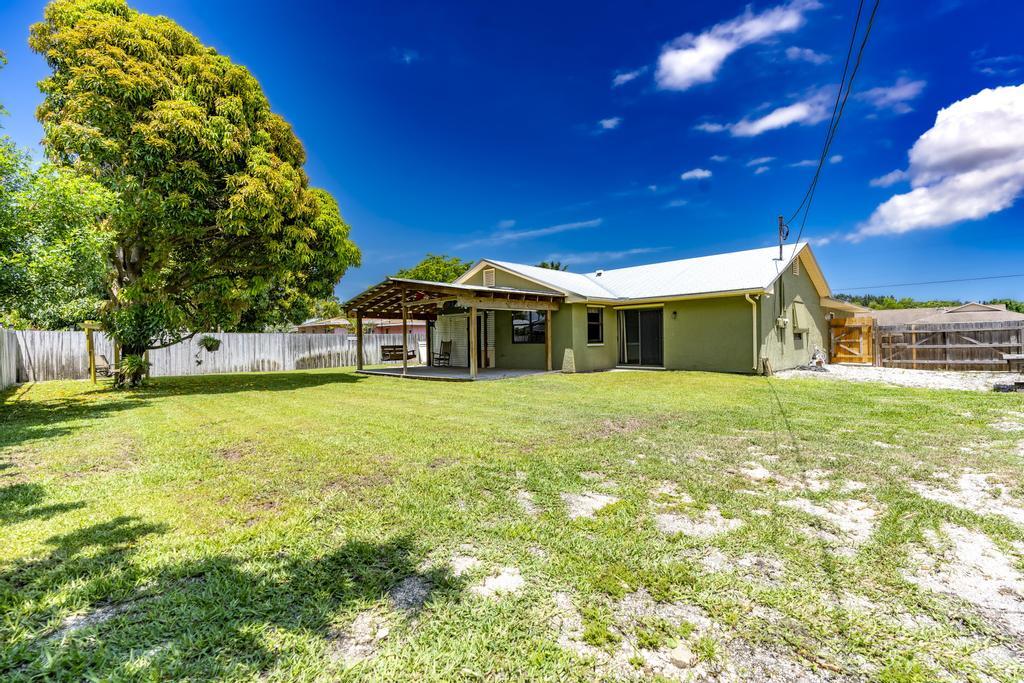 2569 SE Grand Drive