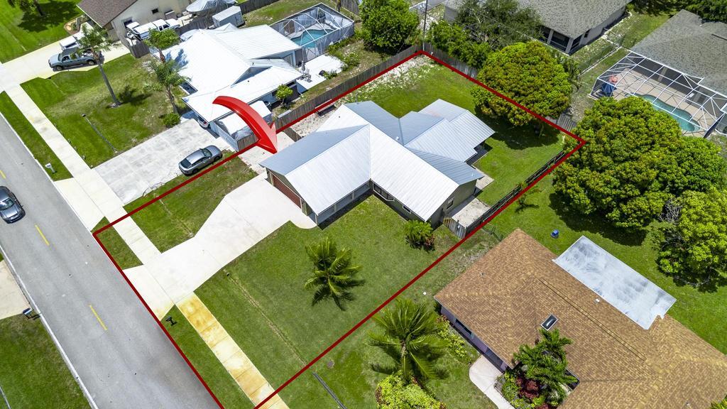 2569 SE Grand Drive