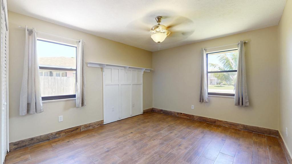 2569 SE Grand Drive