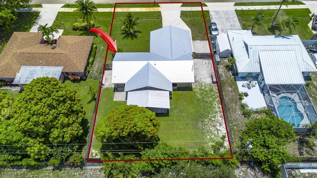 2569 SE Grand Drive