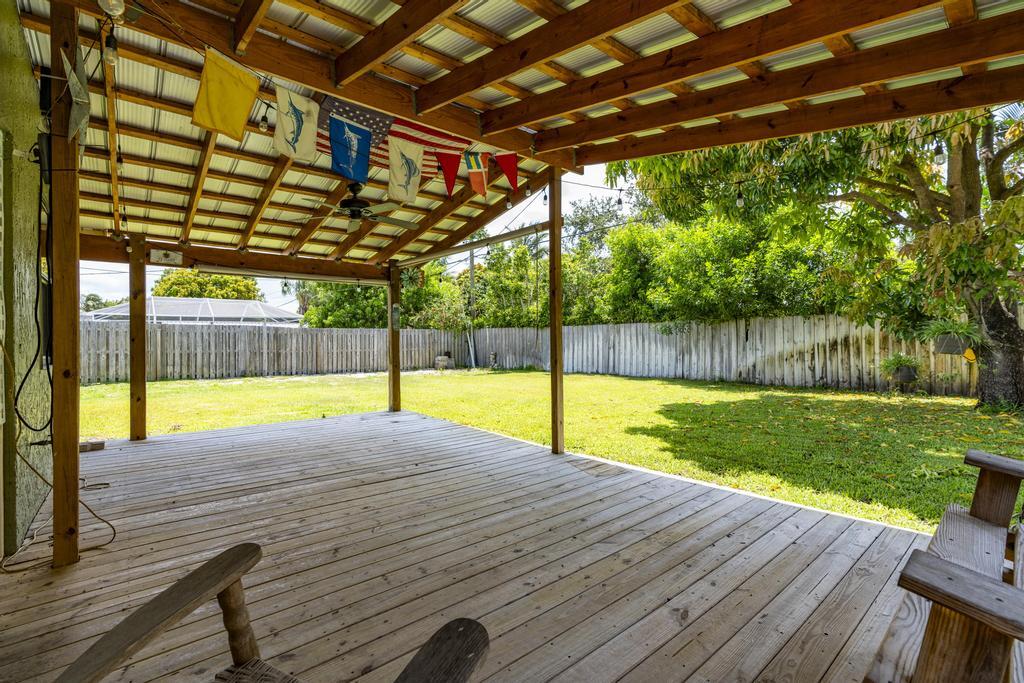 2569 SE Grand Drive