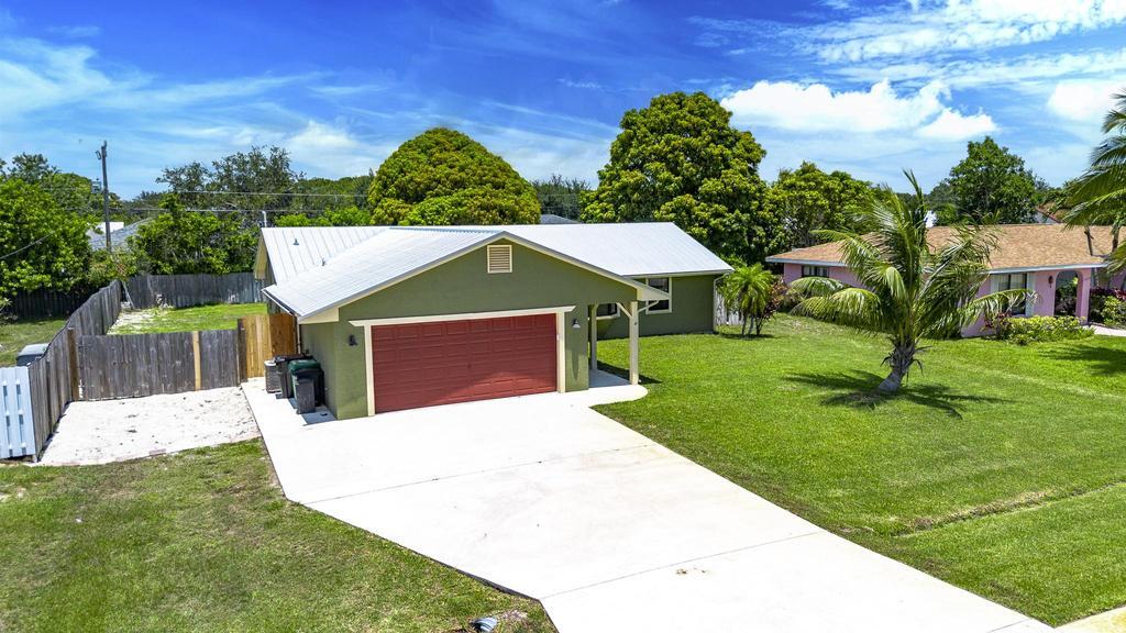 2569 SE Grand Drive