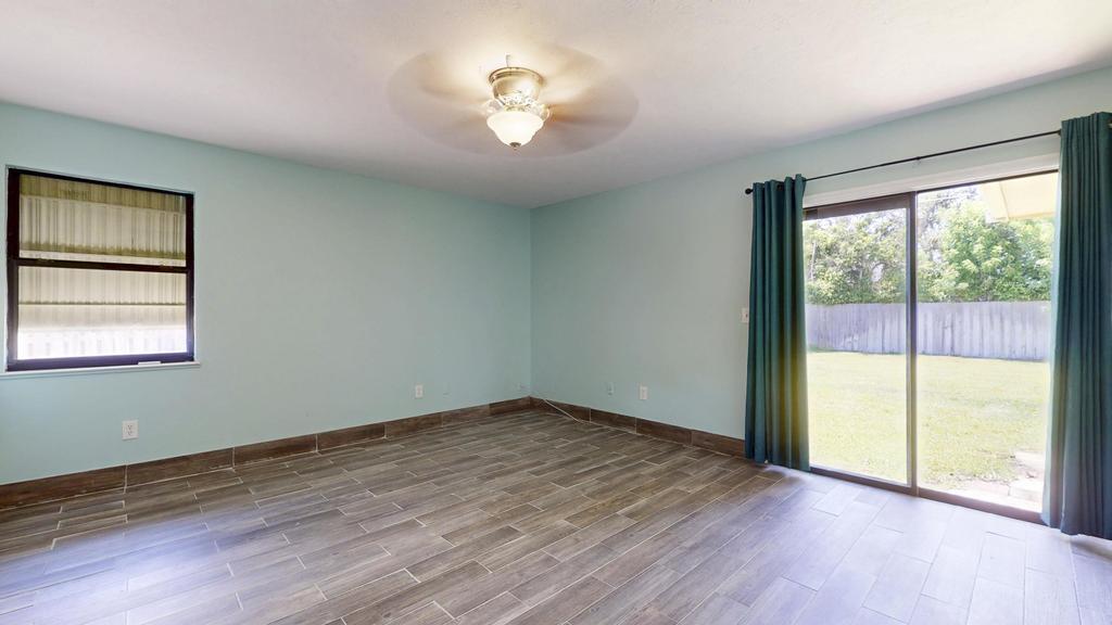 2569 SE Grand Drive