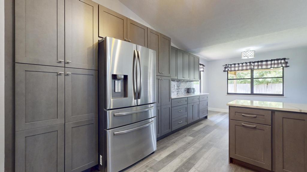 2569 SE Grand Drive