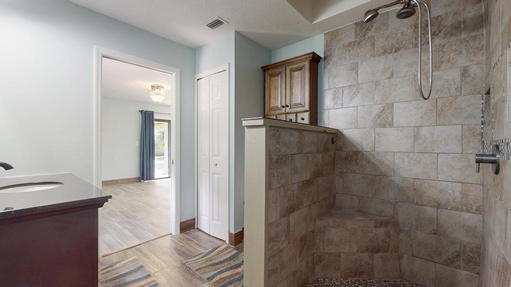 2569 SE Grand Drive