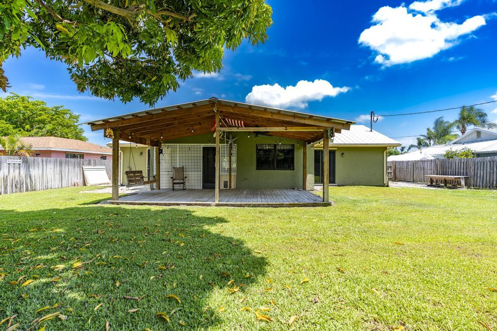 2569 SE Grand Drive
