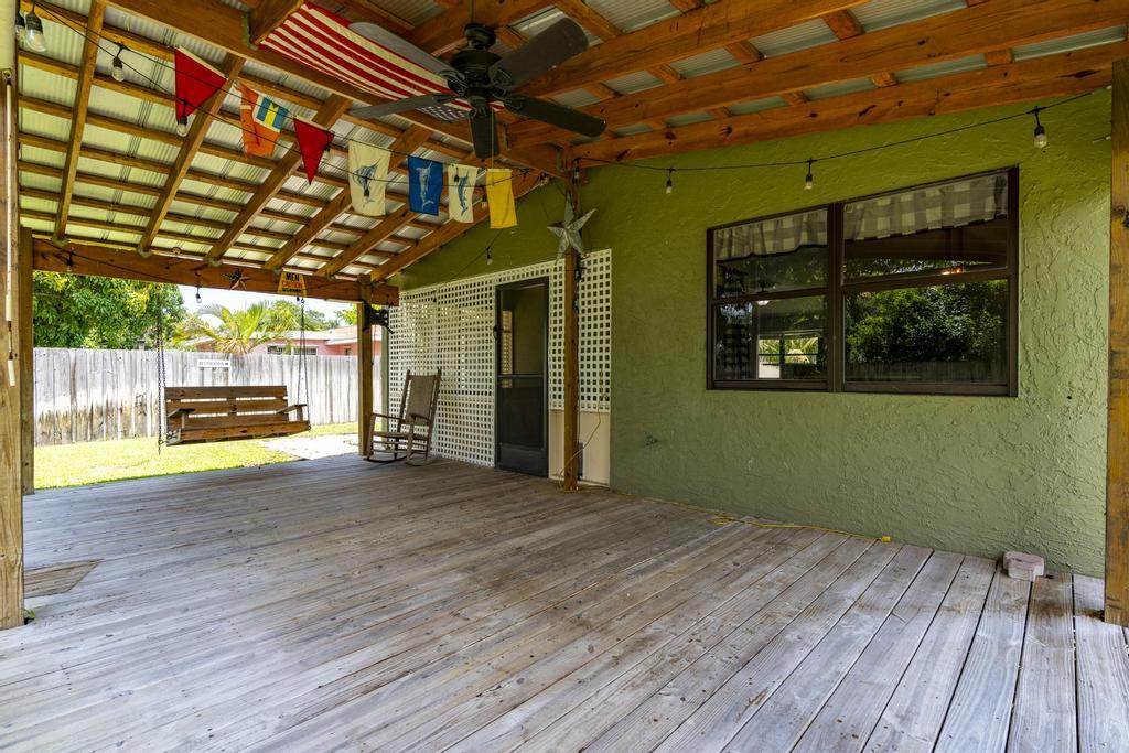2569 SE Grand Drive