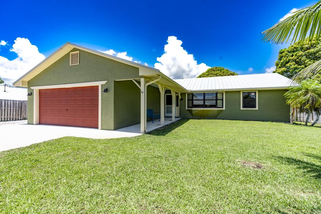 2569 SE Grand Drive