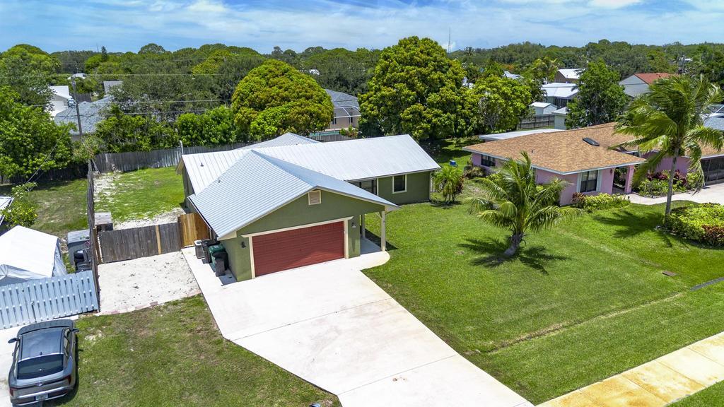2569 SE Grand Drive