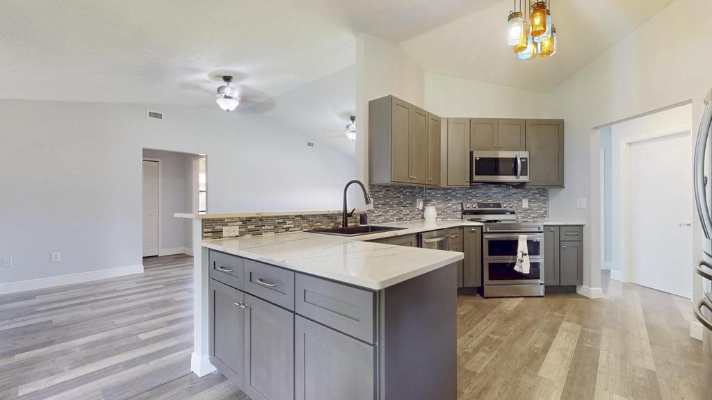 2569 SE Grand Drive