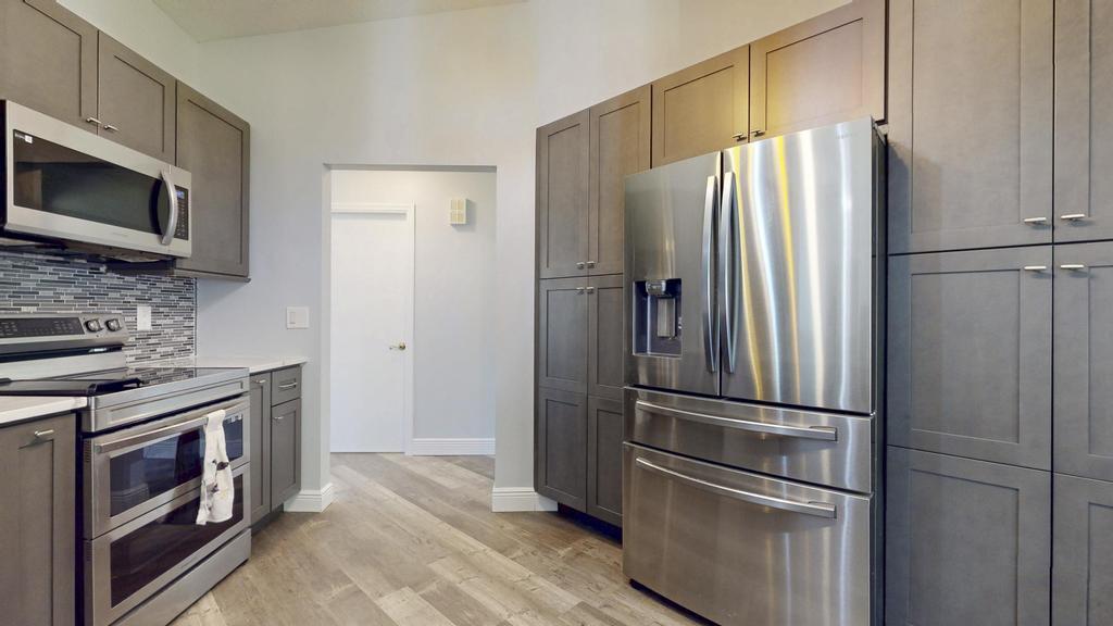 2569 SE Grand Drive