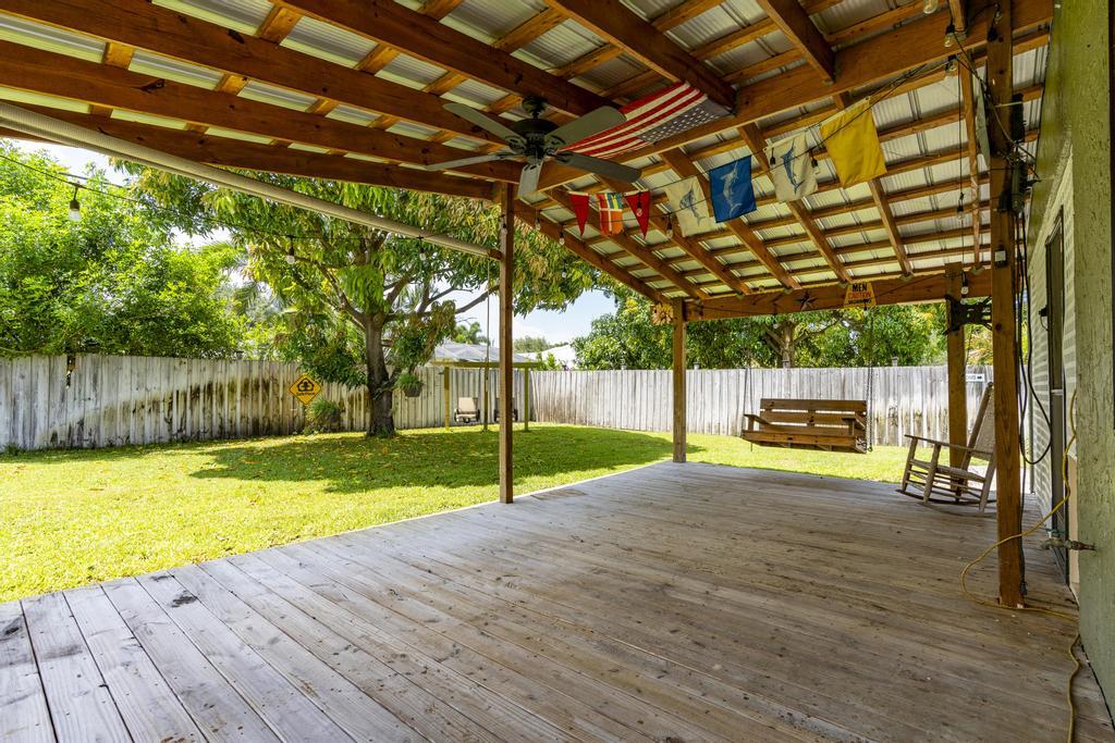 2569 SE Grand Drive