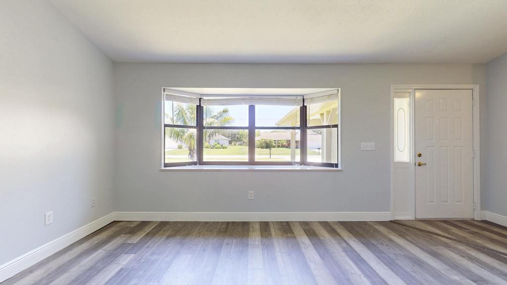 2569 SE Grand Drive