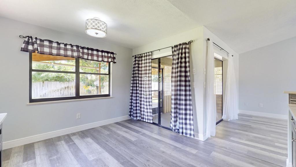 2569 SE Grand Drive