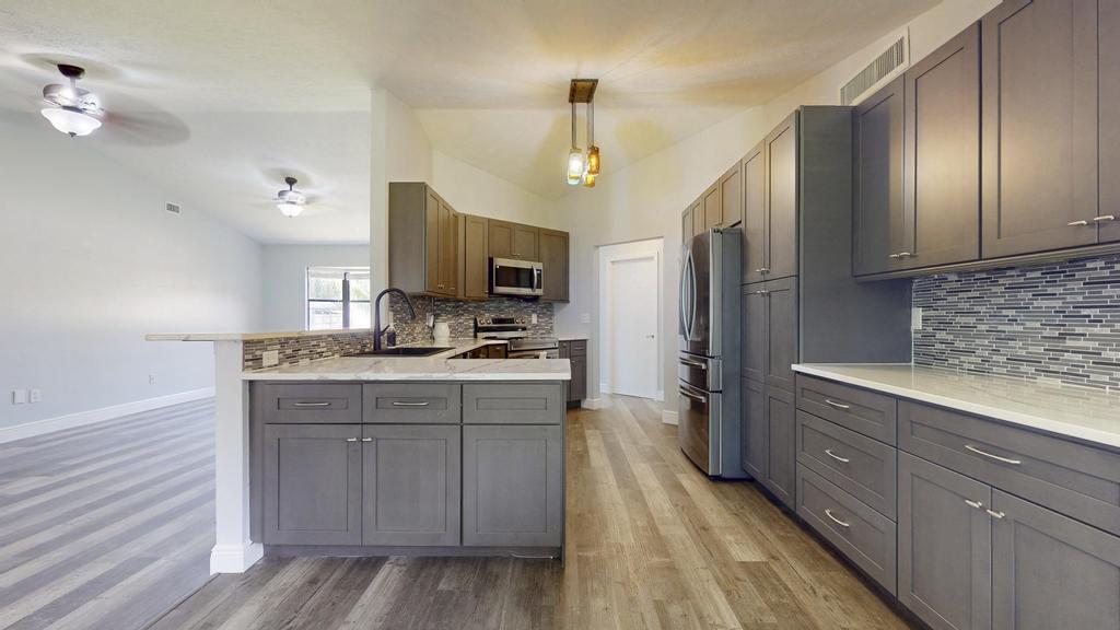 2569 SE Grand Drive