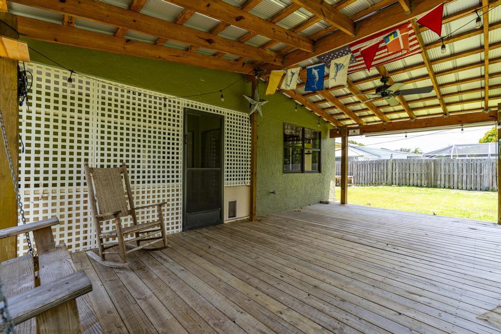2569 SE Grand Drive