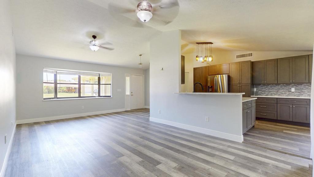 2569 SE Grand Drive