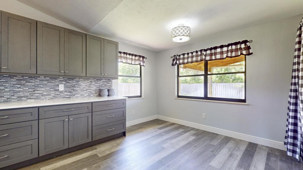 2569 SE Grand Drive